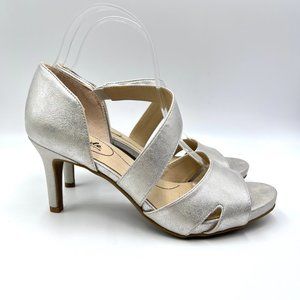 9W 9 WIDE Lifestride Women Mega Silver Metallic Faux Leather Sandals Heels Shoes